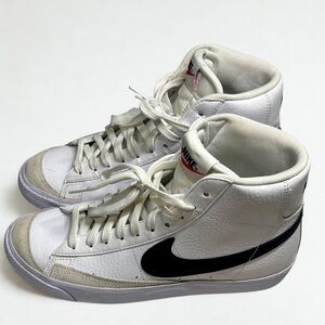 Women’s size 8.5 Nike White and Black High-Top trainers runners